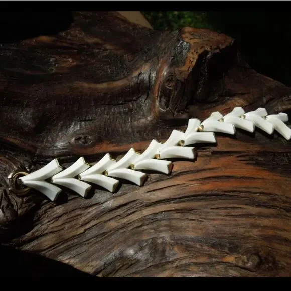 Mid Century Modern Crown Trifari White and Gold Tone Chevron Bracelet7 7 1/4 - Picture 7 of 14